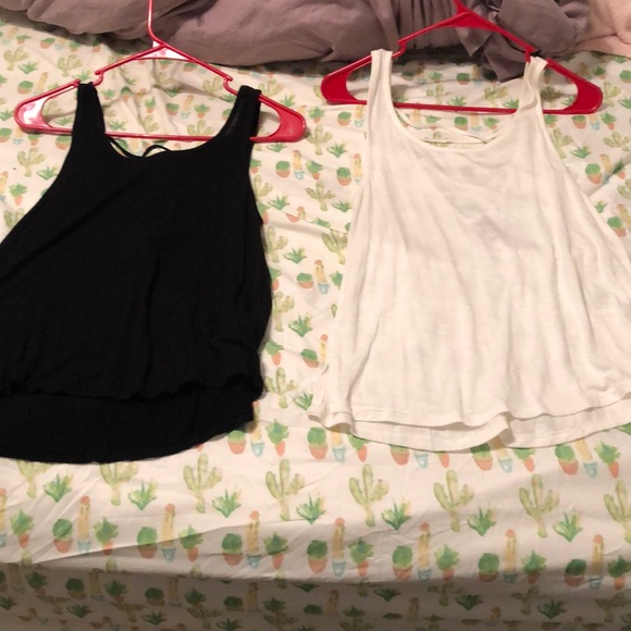 Tank tops - Picture 1 of 3